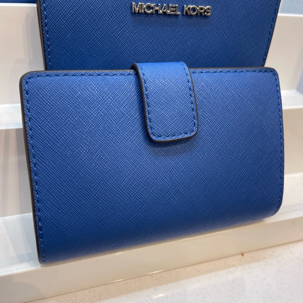 MICHAEL KORS Medium Saffiano Leather Bifold Wallet
Galaxy Blue 
NWT - Picture 4 of 16